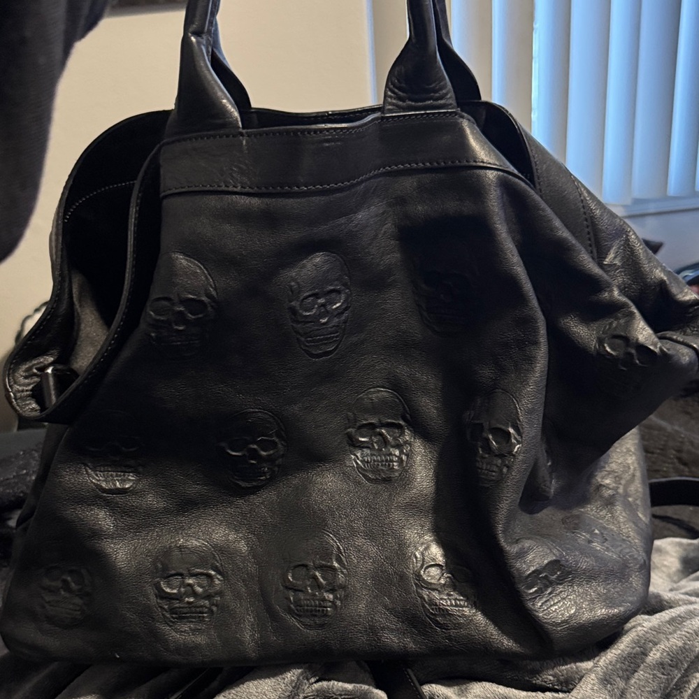 Io Pelle genuine leather viral skull tote